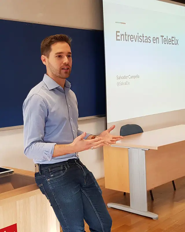 Salvador Campello durante una entrevista en el plató de TeleElx