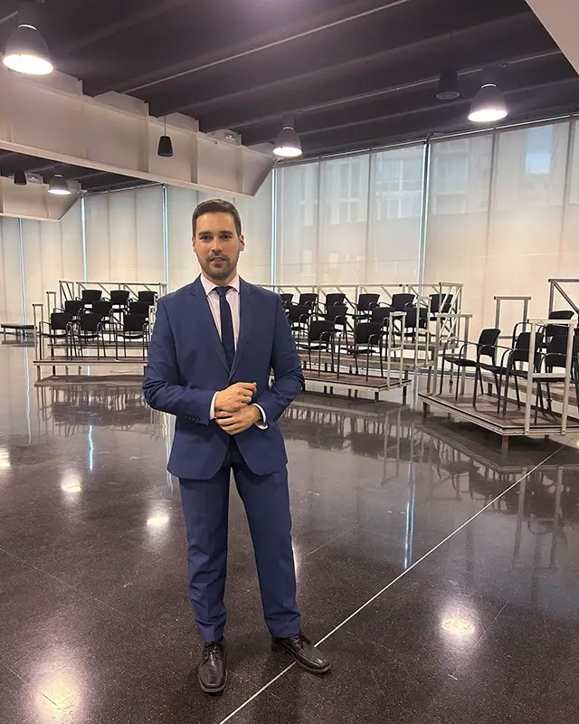 Salvador Campello en la mesa del informativo TELENIT